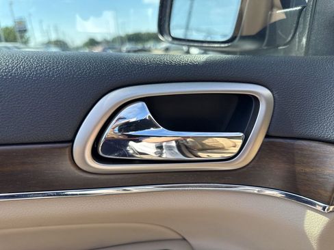 Used 2015 Jeep Grand Cherokee Limited w/ Trailer Tow Group IV AWD/4WD image 12