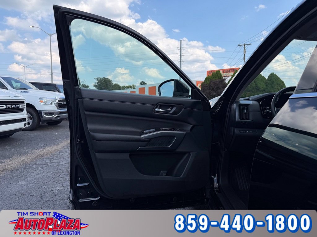Used 2024 Nissan Pathfinder SL AWD/4WD image 27