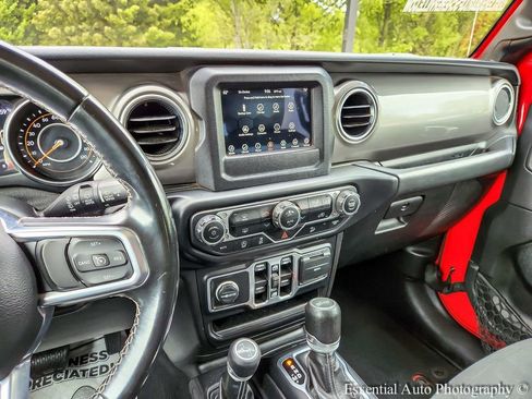 Used 2020 Jeep Wrangler Unlimited Sahara AWD/4WD image 20