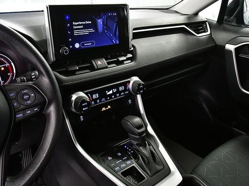 Used 2024 Toyota RAV4 XLE image 21