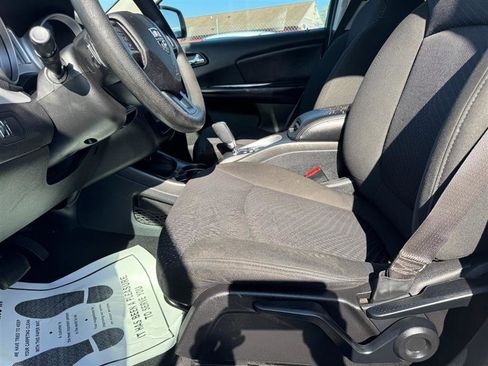 Used 2019 Dodge Journey SE image 28