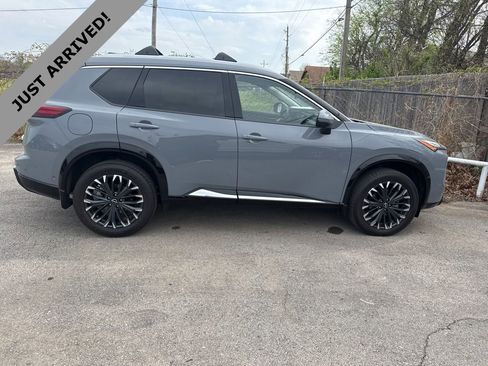 Certified 2025 Nissan Rogue Platinum image 4