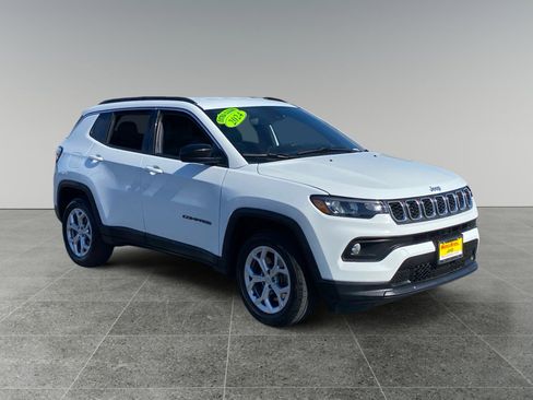Used 2024 Jeep Compass Latitude image 7