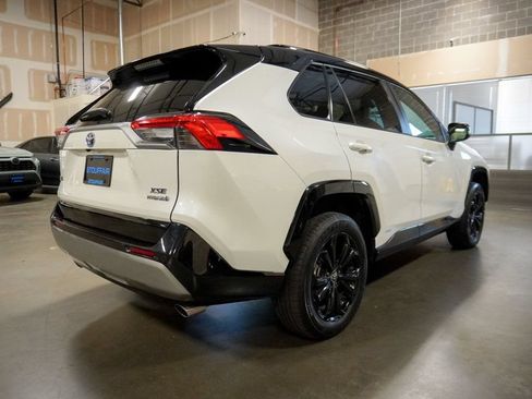 Used 2022 Toyota RAV4 XSE AWD/4WD image 4