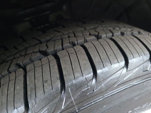 Used 2020 Buick Enclave Essence w/ Sound and Sites Package image 27