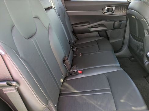 Used 2025 Kia Sorento S w/ Panoramic Sunroof Package image 14