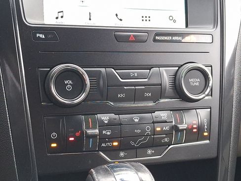 Used 2018 Ford Explorer XLT w/ Equipment Group 202A AWD/4WD image 16