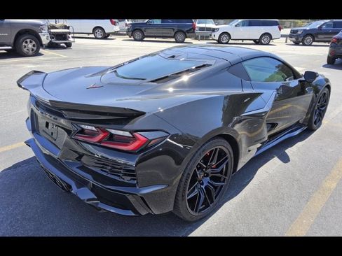 Used 2025 Chevrolet Corvette Z06 RWD image 9