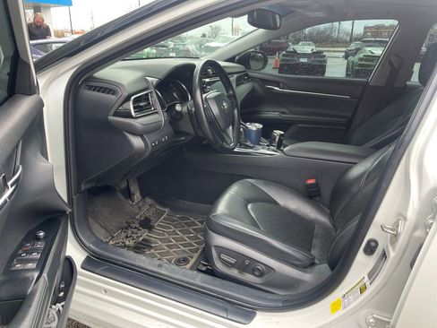 Used 2020 Toyota Camry XSE image 5