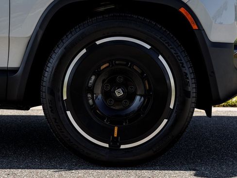 Used 2025 Rivian R1S Adventure image 12