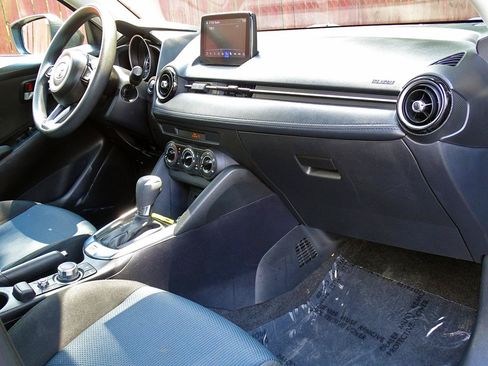 Used 2019 Toyota Yaris LE FWD image 32
