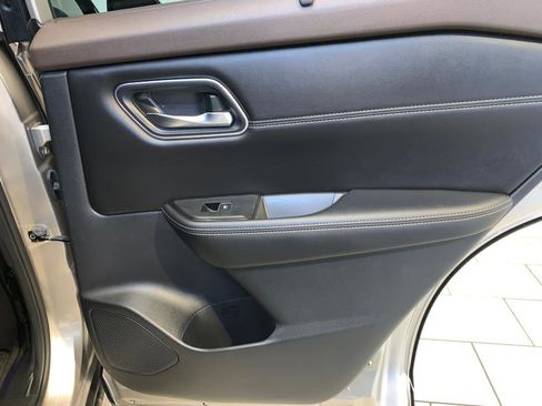 Used 2021 Nissan Rogue Platinum image 48