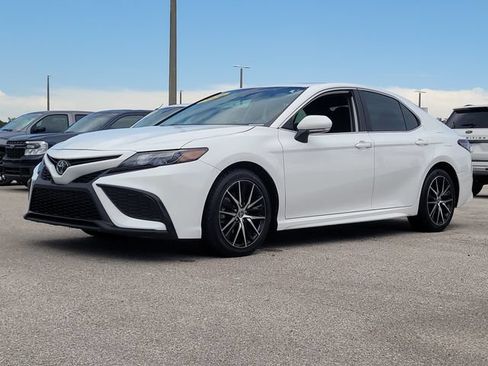 Used 2024 Toyota Camry SE FWD image 31