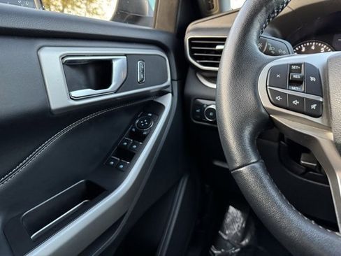 Certified 2022 Ford Explorer XLT w/ Equipment Group 202A image 33