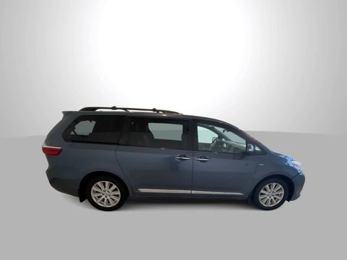 Used 2017 Toyota Sienna Limited Premium image 9