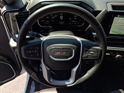 Used 2026 GMC Sierra 1500 SLT AWD/4WD image 19