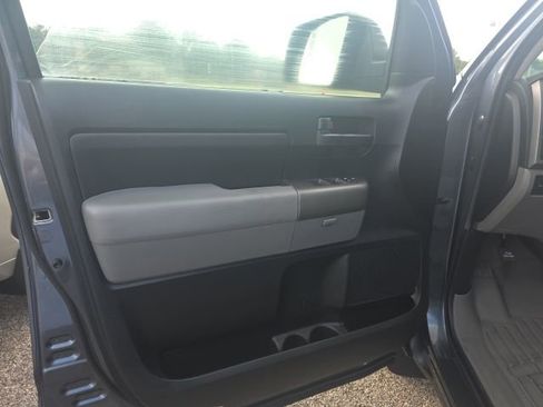 Used 2010 Toyota Tundra 4x4 Double Cab image 13