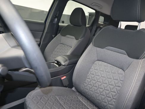 Certified 2025 Nissan Kicks SV image 15