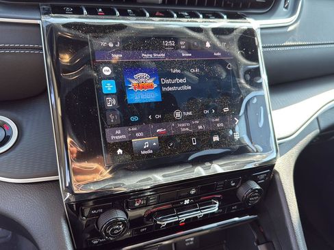 New 2025 Jeep Grand Cherokee Altitude image 18