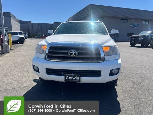 Used 2017 Toyota Sequoia SR5 AWD/4WD image 14