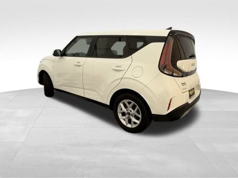 Used 2023 Kia Soul LX w/ LX Technology Package image 2