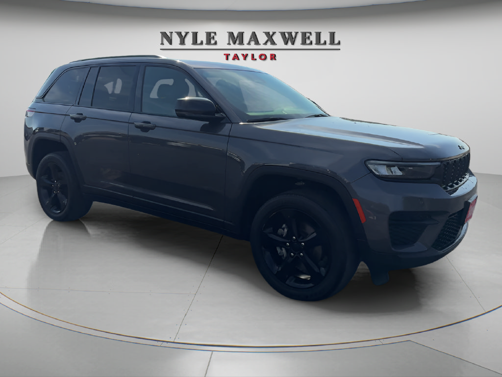 Used 2023 Jeep Grand Cherokee Altitude AWD/4WD image 3