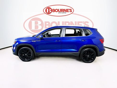 Used 2023 Volkswagen Taos SE w/ Panoramic Sunroof Package FWD image 8