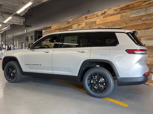 New 2025 Jeep Grand Cherokee L Altitude image 21