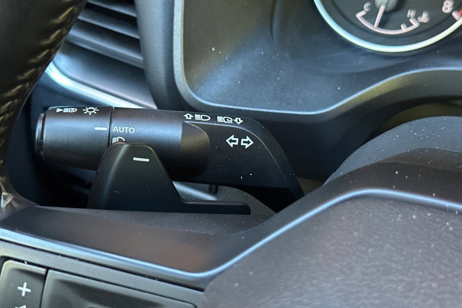 Used 2025 Nissan Rogue SV FWD image 33