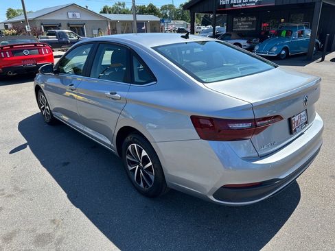 Used 2024 Volkswagen Jetta S image 5