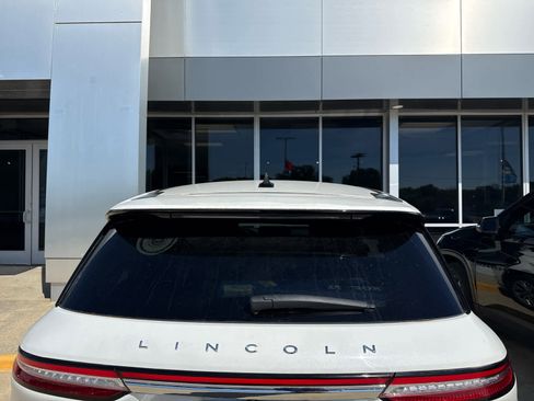 Used 2023 Lincoln Corsair AWD image 6