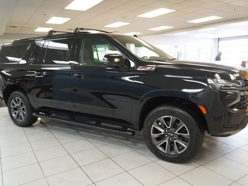 Used 2021 Chevrolet Suburban Z71 w/ Z71 Signature Package AWD/4WD image 17