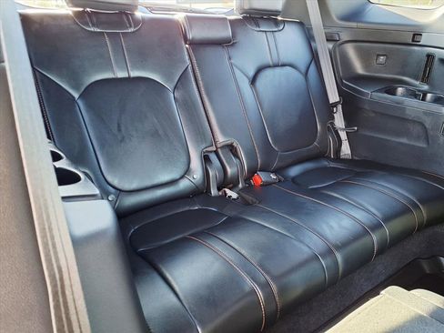 Used 2025 Honda Pilot TrailSport image 16