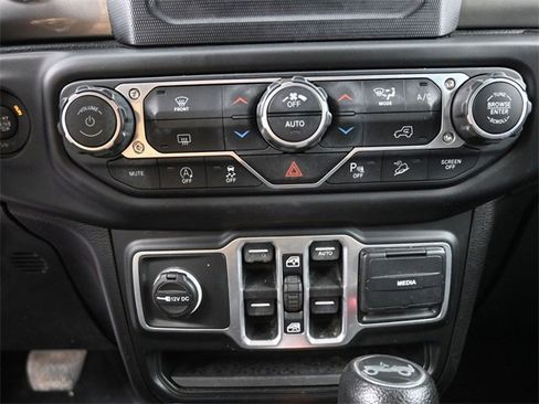 Used 2018 Jeep Wrangler Unlimited Sahara w/ Dual Top Group image 18