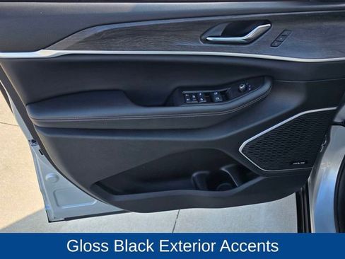 Used 2024 Jeep Grand Cherokee L Limited w/ Black Appearance Package image 25