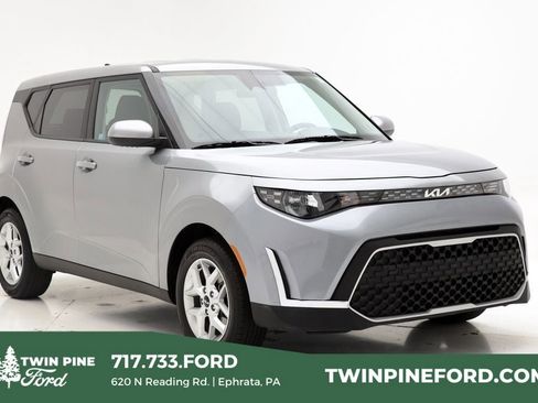 Used 2025 Kia Soul LX w/ LX Technology Package FWD image 1