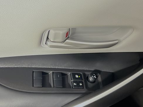 Used 2025 Toyota Corolla SE FWD image 17