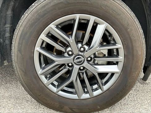 Used 2024 Nissan Rogue S image 9