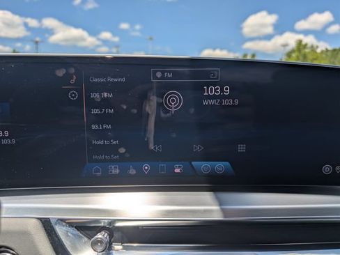 Used 2024 Cadillac Lyriq Luxury AWD/4WD image 25