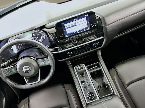 Used 2024 Nissan Pathfinder SL w/ SL Premium Package image 18