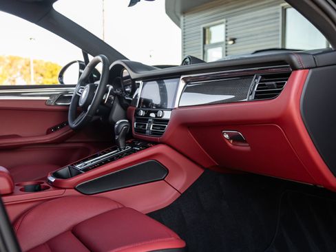 Certified 2026 Porsche Macan S AWD/4WD image 43