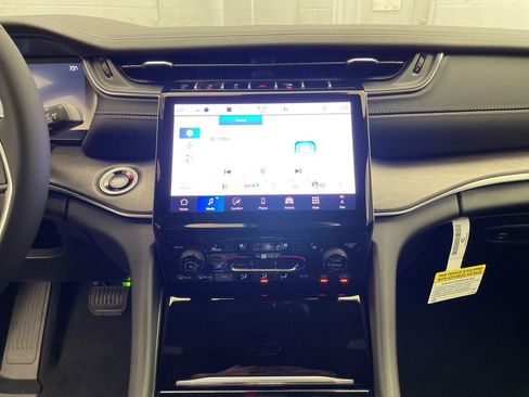 New 2025 Jeep Grand Cherokee Limited w/ Luxury Tech Group II image 13