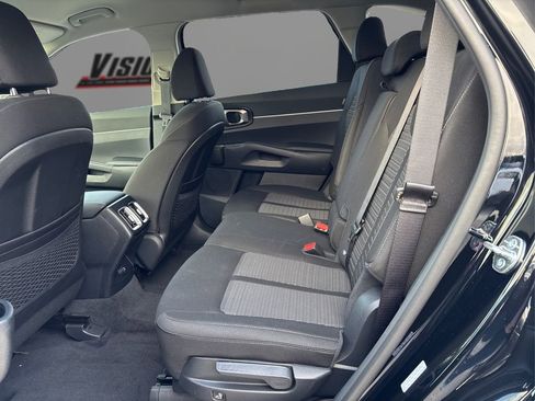 Used 2025 Kia Sorento LX image 10