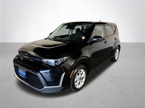 Used 2025 Kia Soul LX w/ LX Technology Package FWD image 2