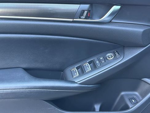 Used 2018 Honda Accord Sport image 12
