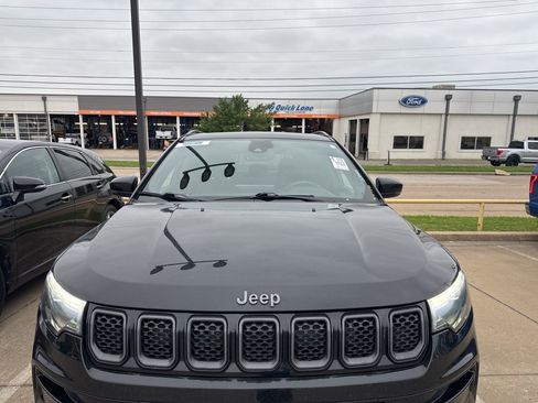 Used 2023 Jeep Compass High Altitude AWD/4WD image 2