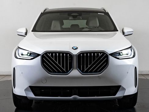 Certified 2025 BMW X3 xDrive30 w/ Premium Package AWD/4WD image 2