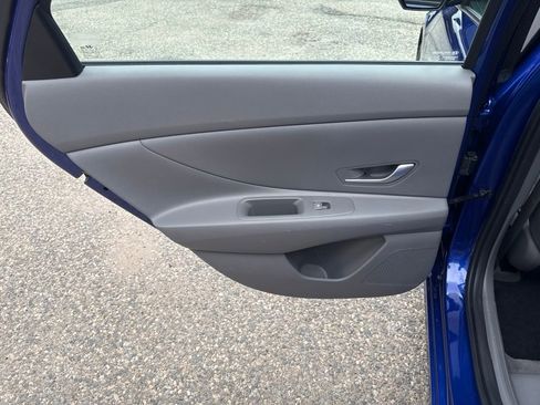 Certified 2022 Hyundai Elantra SEL FWD image 18