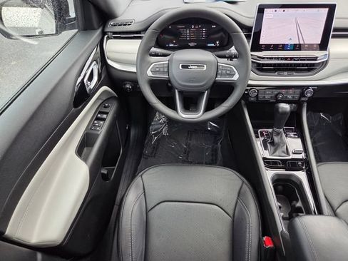 Certified 2025 Jeep Compass Limited w/ Elite Group AWD/4WD image 12
