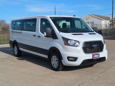 Used 2023 Ford Transit 350 XLT image 3